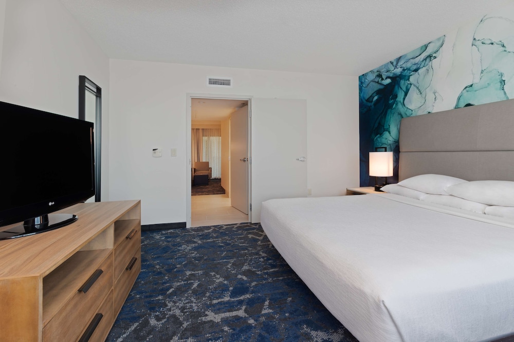 Embassy Suites by Hilton Tampa USF Near Busch Gardens — Hotel rooms in Tampa, Florida