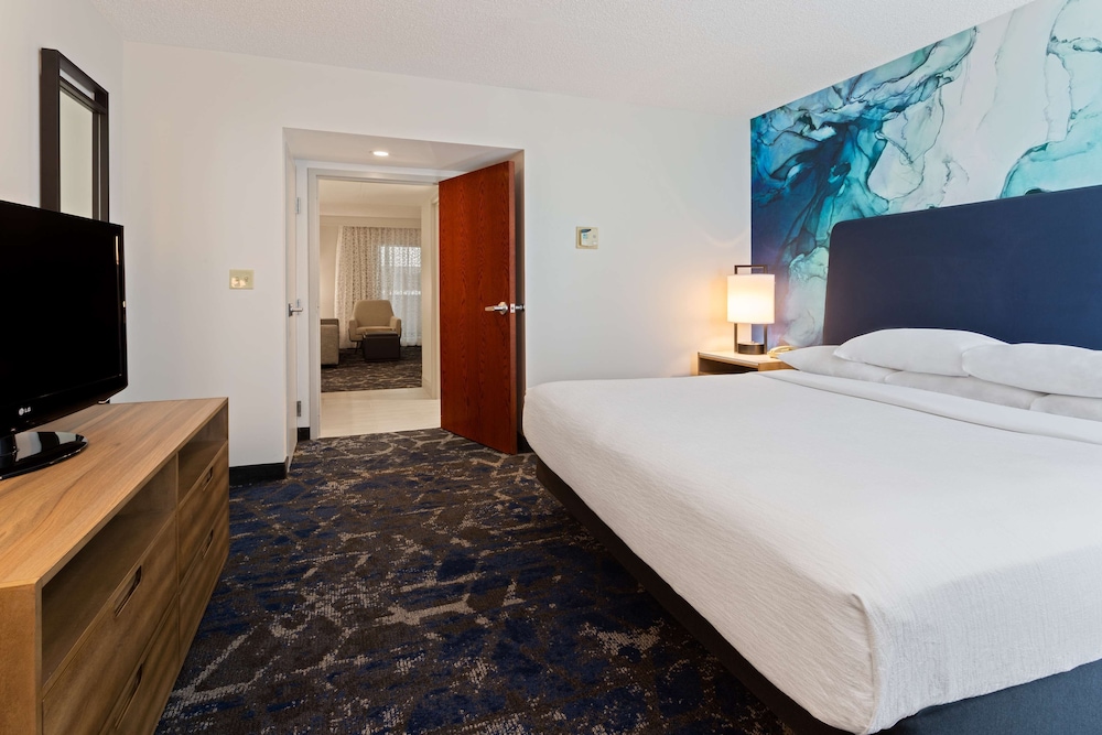 Embassy Suites by Hilton Tampa USF Near Busch Gardens — Hotel rooms in Tampa, Florida