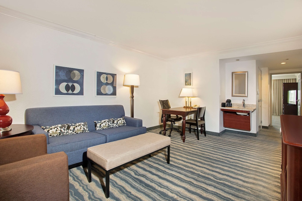 Embassy Suites by Hilton Tampa Brandon — Hotel rooms in Tampa, Florida