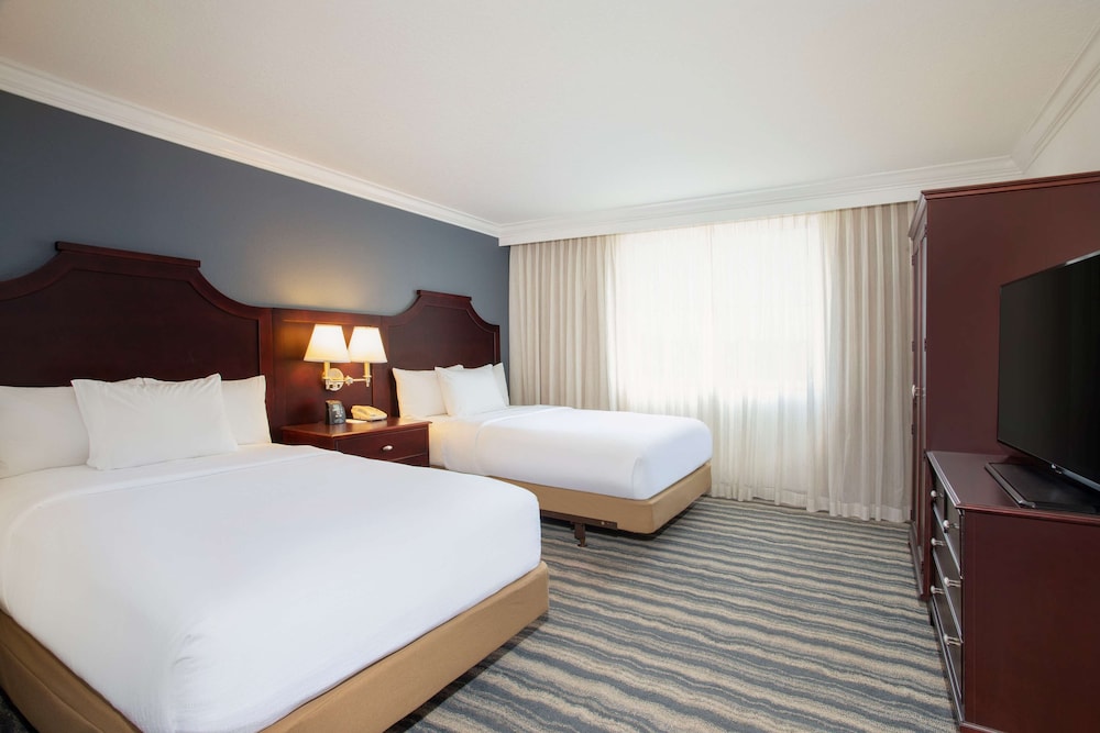Embassy Suites by Hilton Tampa Brandon — Hotel rooms in Tampa, Florida