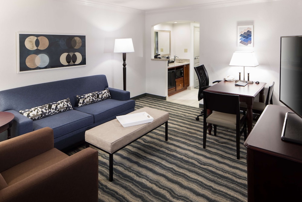 Embassy Suites by Hilton Tampa Brandon — Hotel rooms in Tampa, Florida