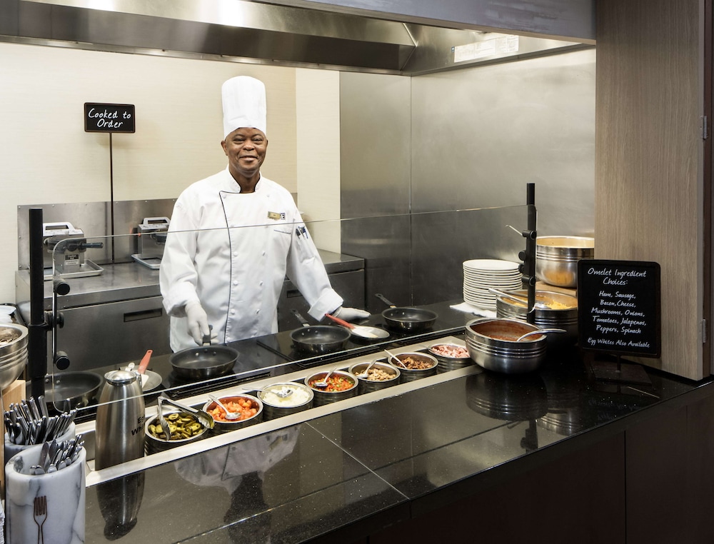 Embassy Suites by Hilton Tampa Brandon — Restaurant & bars in Tampa, Florida