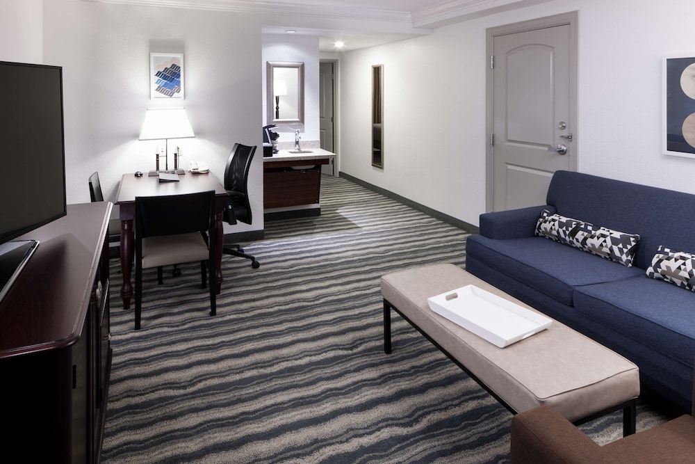 Embassy Suites by Hilton Tampa Brandon — Hotel rooms in Tampa, Florida