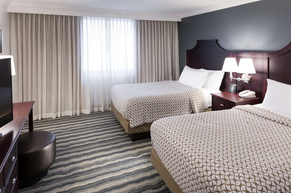 Embassy Suites by Hilton Tampa Brandon — Hotel rooms in Tampa, Florida
