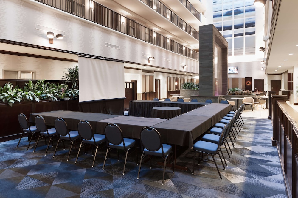 Embassy Suites by Hilton Tampa Brandon — Hotel building in Tampa, Florida