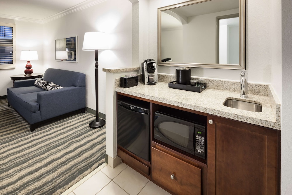 Embassy Suites by Hilton Tampa Brandon — Hotel rooms in Tampa, Florida