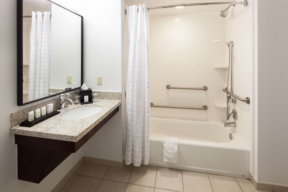 Embassy Suites by Hilton Tampa Brandon — Hotel rooms in Tampa, Florida