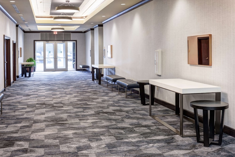 Embassy Suites by Hilton Tampa Brandon — Hotel building in Tampa, Florida
