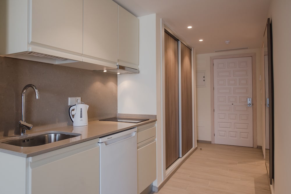 Apartamentos Los Ángeles — Hotel rooms in San Antonio, Balearic Islands