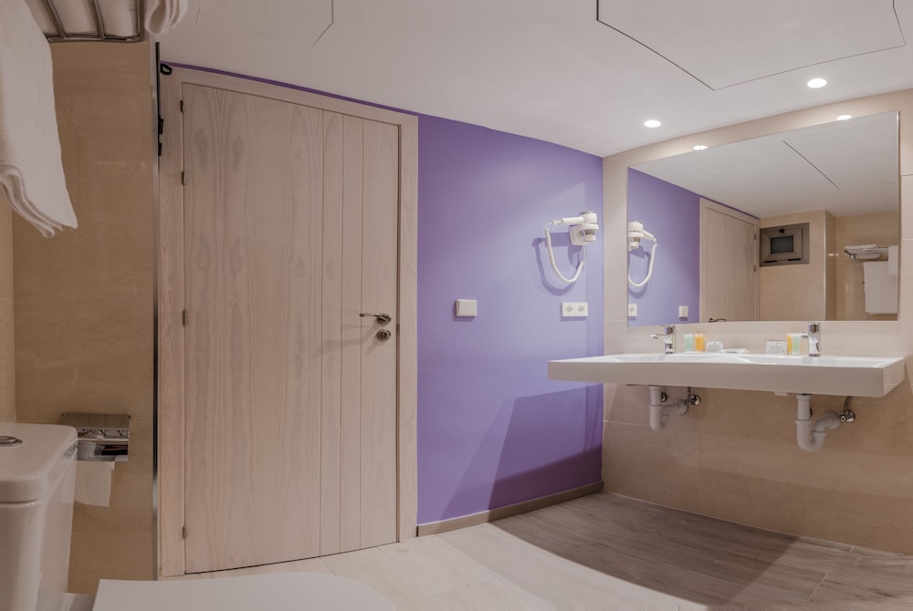 Apartamentos Los Ángeles — Hotel rooms in San Antonio, Balearic Islands