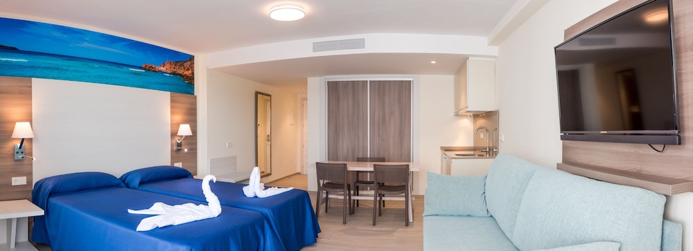 Apartamentos Los Ángeles — Hotel rooms in San Antonio, Balearic Islands