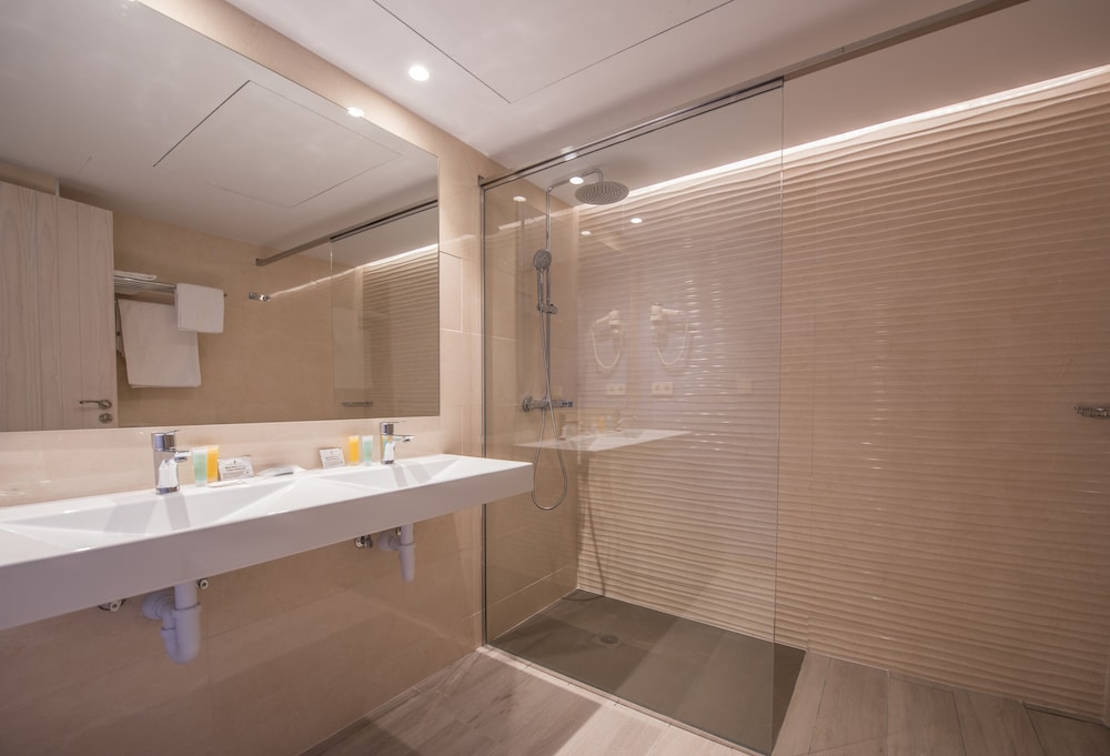 Apartamentos Los Ángeles — Hotel rooms in San Antonio, Balearic Islands