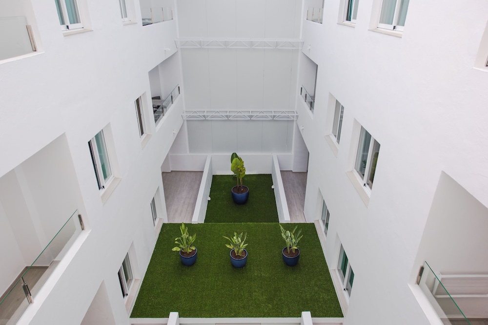 Apartamentos Los Ángeles — Hotel building in San Antonio, Balearic Islands