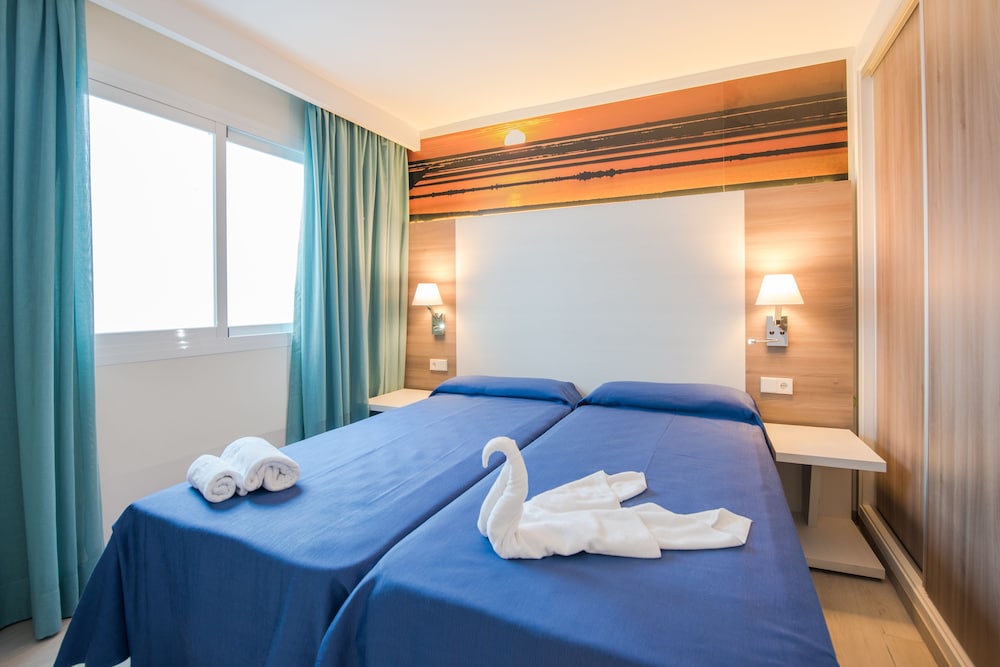 Apartamentos Los Ángeles — Hotel rooms in San Antonio, Balearic Islands