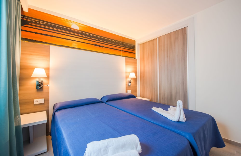Apartamentos Los Ángeles — Hotel rooms in San Antonio, Balearic Islands