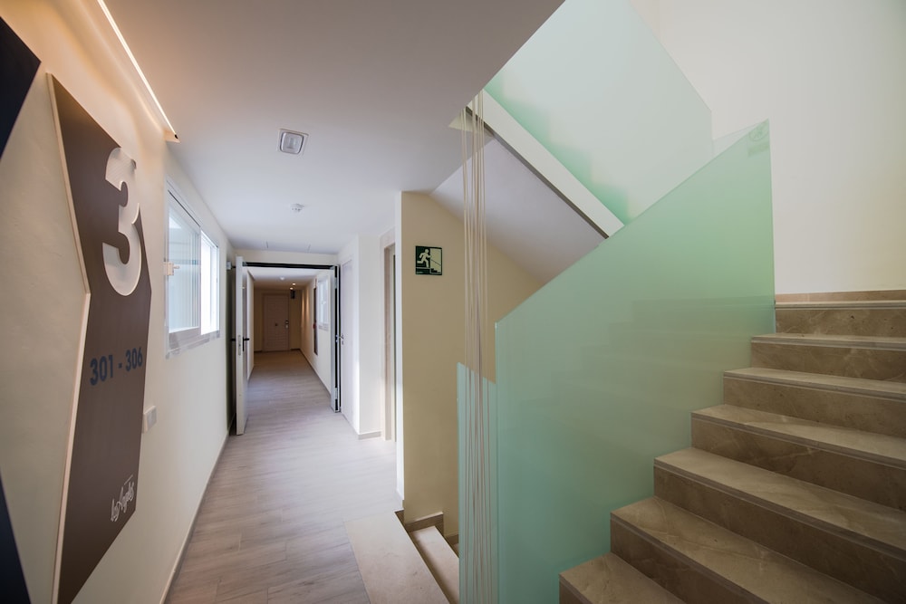 Apartamentos Los Ángeles — Hotel building in San Antonio, Balearic Islands