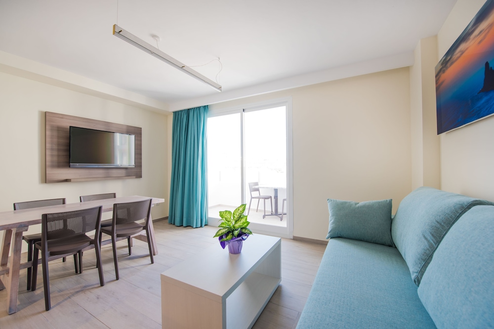 Apartamentos Los Ángeles — Hotel rooms in San Antonio, Balearic Islands