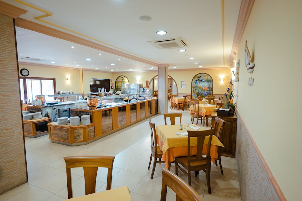 Ona Las Rampas — Restaurant & bars in Fuengirola, Andalusia