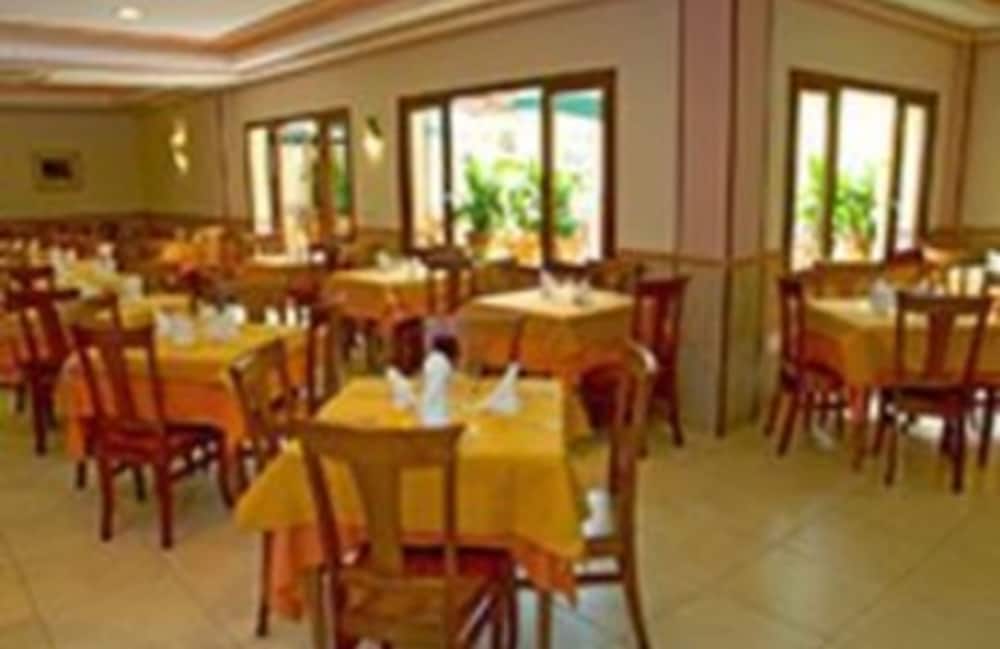 Ona Las Rampas — Restaurant & bars in Fuengirola, Andalusia