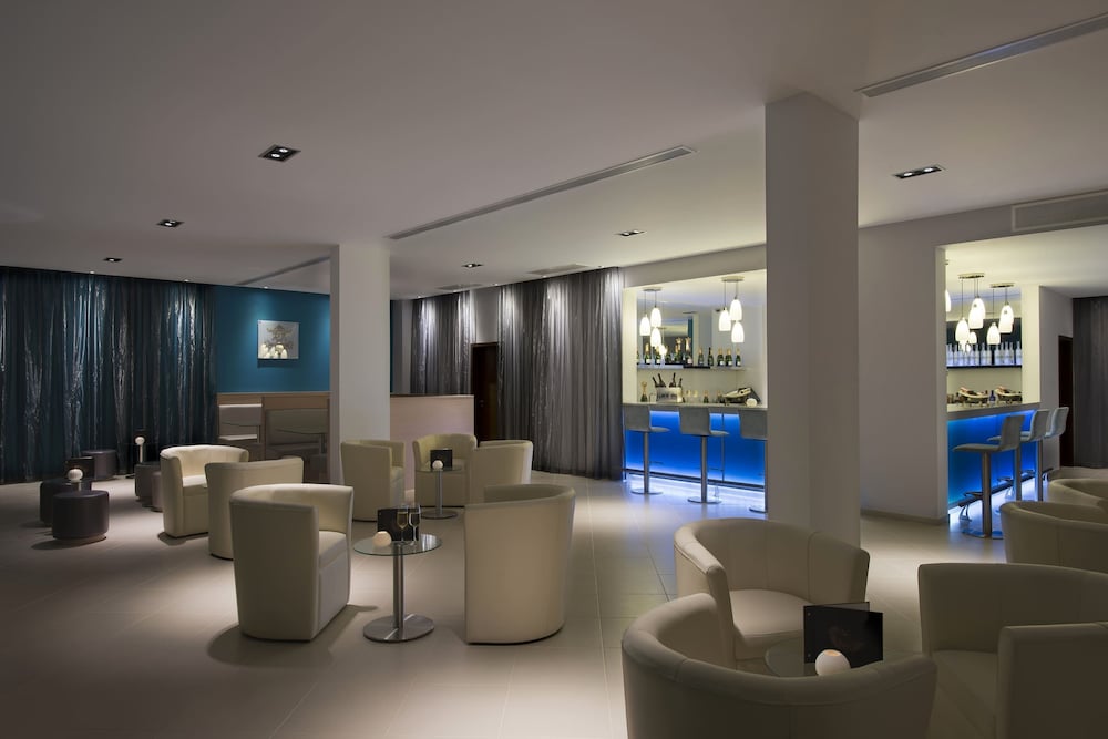 Melia Dunas Beach Resort & Spa - All Inclusive — Restaurant & bars in Santa Maria