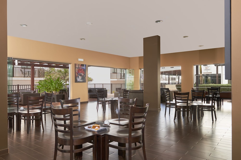 Melia Dunas Beach Resort & Spa - All Inclusive — Restaurant & bars in Santa Maria