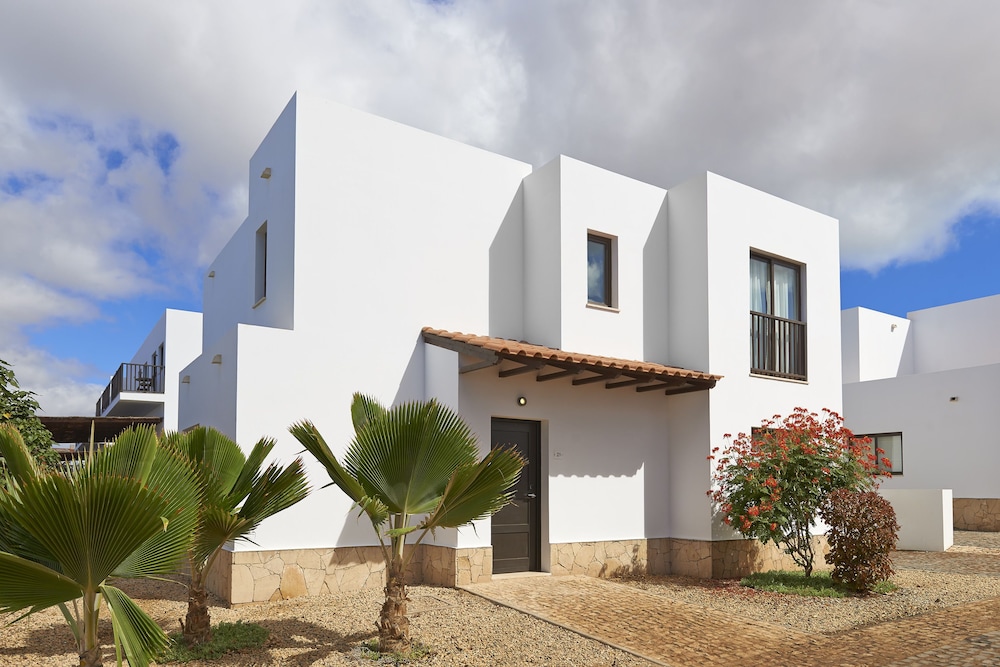Melia Dunas Beach Resort & Spa - All Inclusive — Hotel building in Santa Maria