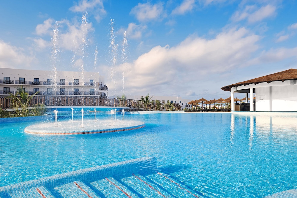 Melia Dunas Beach Resort & Spa - All Inclusive — Swimming pool in Santa Maria