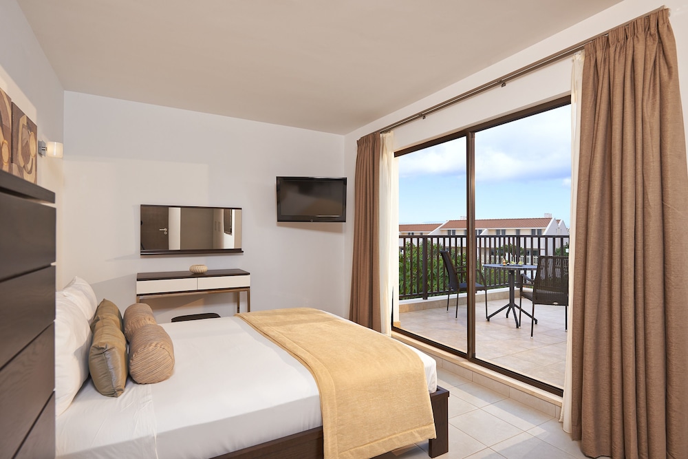 Melia Dunas Beach Resort & Spa - All Inclusive — Hotel rooms in Santa Maria