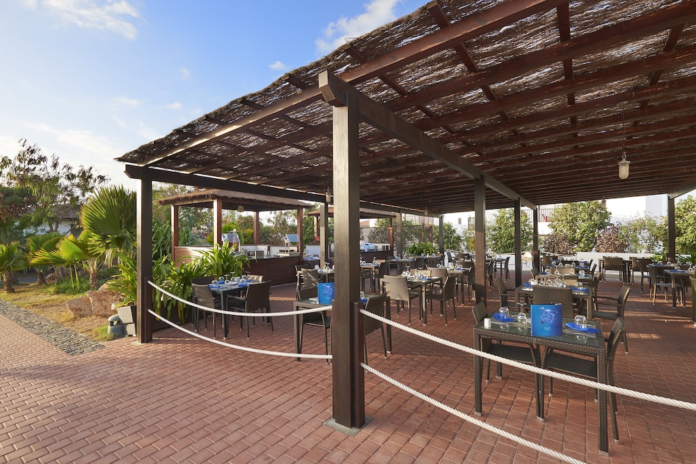 Melia Dunas Beach Resort & Spa - All Inclusive — Restaurant & bars in Santa Maria