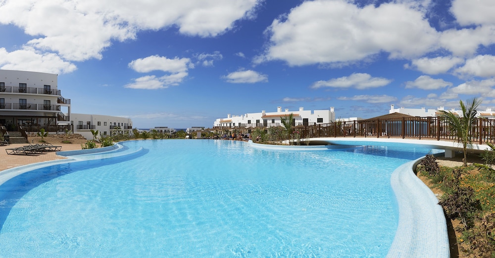 Melia Dunas Beach Resort & Spa - All Inclusive — Swimming pool in Santa Maria