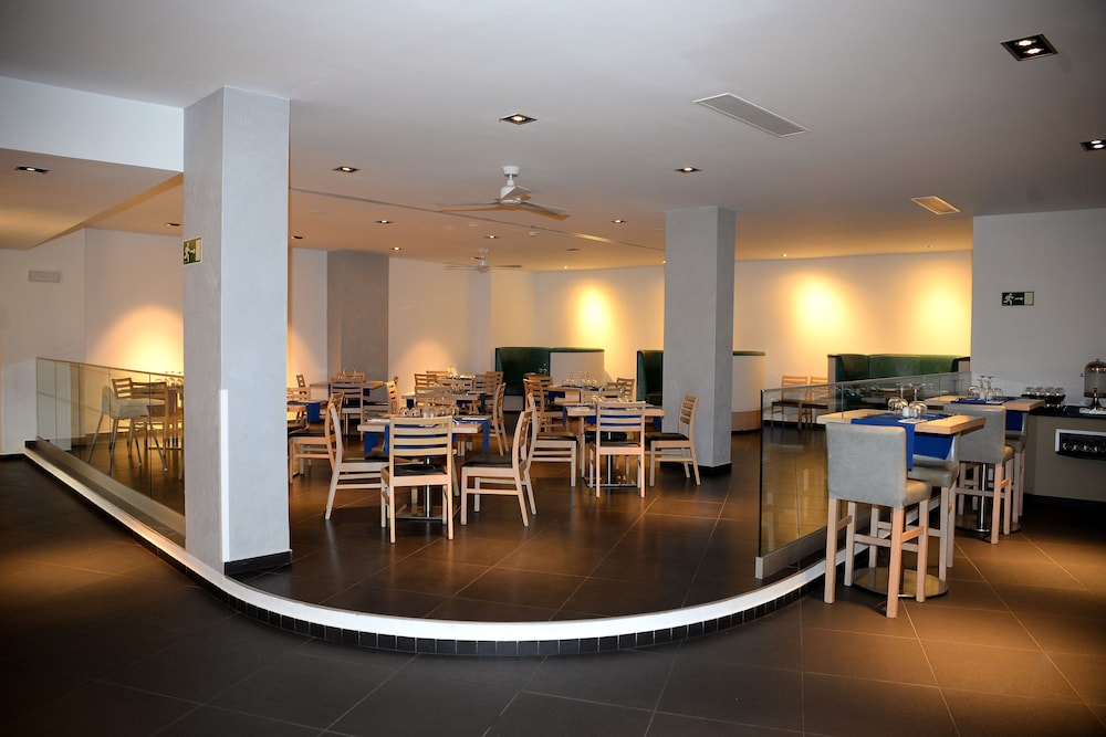 Melia Dunas Beach Resort & Spa - All Inclusive — Restaurant & bars in Santa Maria