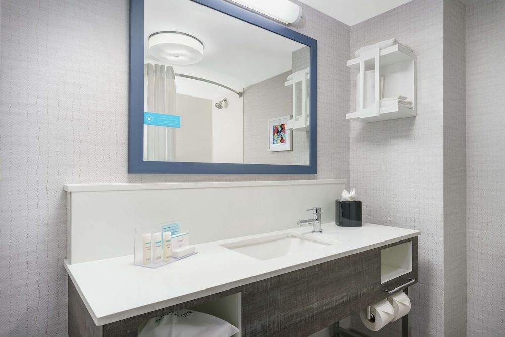 Hampton Inn & Suites Tampa/Ybor City/Downtown — Hotel rooms in Tampa, Florida