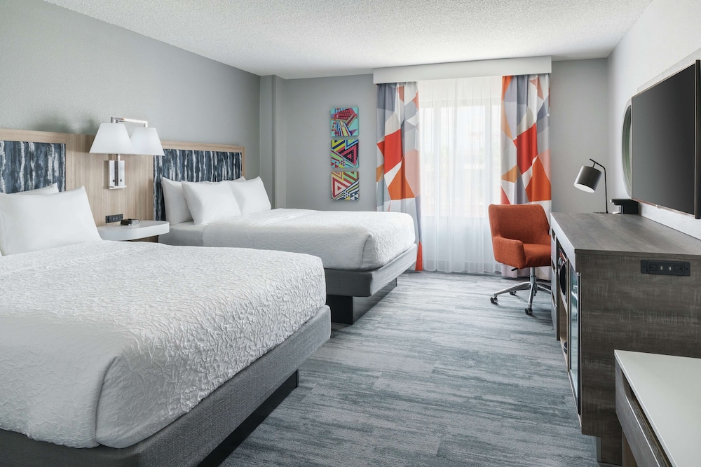 Hampton Inn & Suites Tampa/Ybor City/Downtown — Hotel rooms in Tampa, Florida