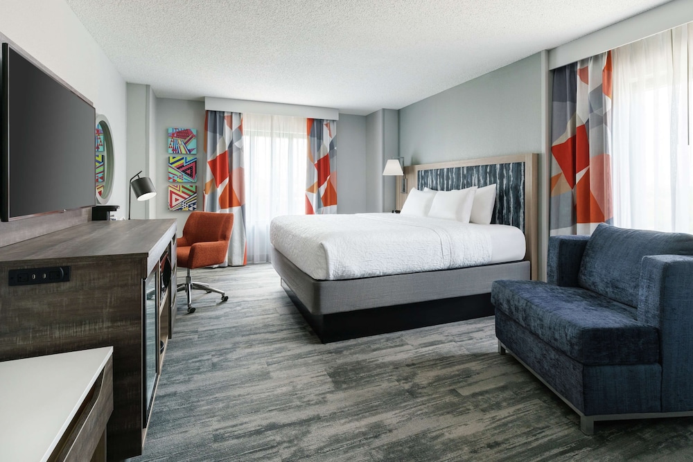 Hampton Inn & Suites Tampa/Ybor City/Downtown — Hotel rooms in Tampa, Florida