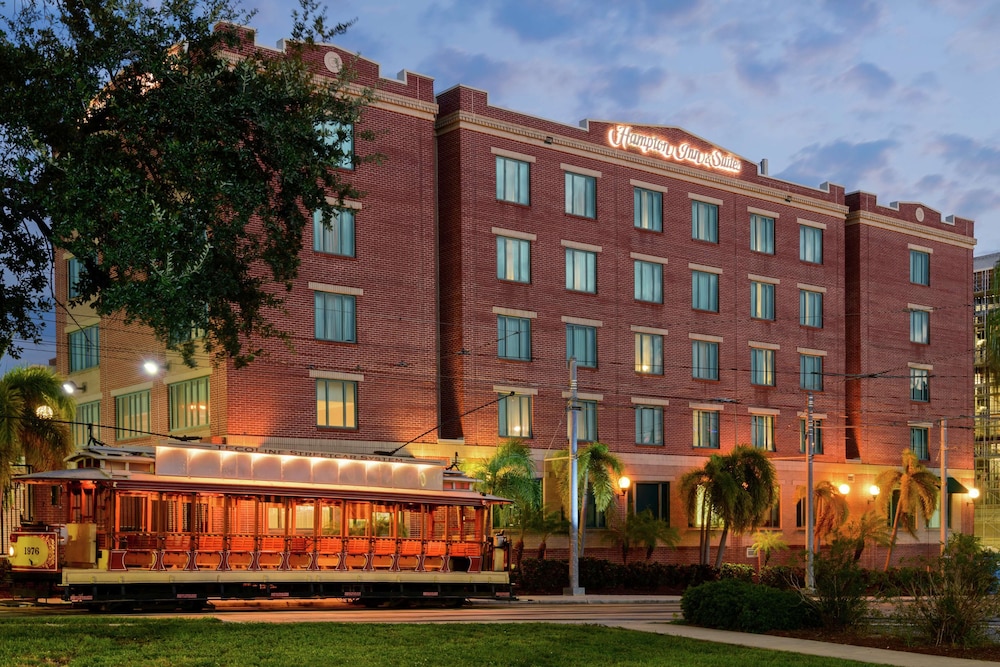 Hampton Inn & Suites Tampa/Ybor City/Downtown — Hotel building in Tampa, Florida