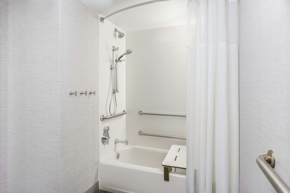 Hampton Inn & Suites Tampa/Ybor City/Downtown — Hotel rooms in Tampa, Florida