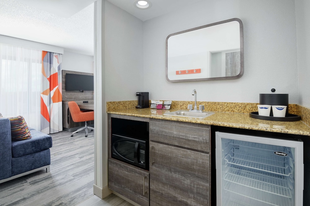 Hampton Inn & Suites Tampa/Ybor City/Downtown — Hotel rooms in Tampa, Florida