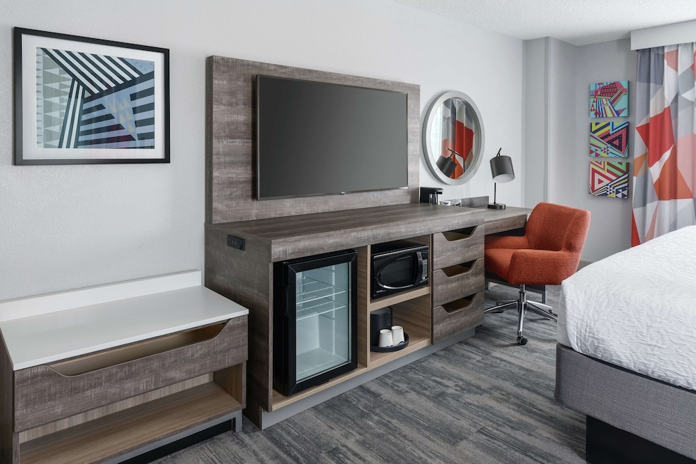 Hampton Inn & Suites Tampa/Ybor City/Downtown — Hotel rooms in Tampa, Florida