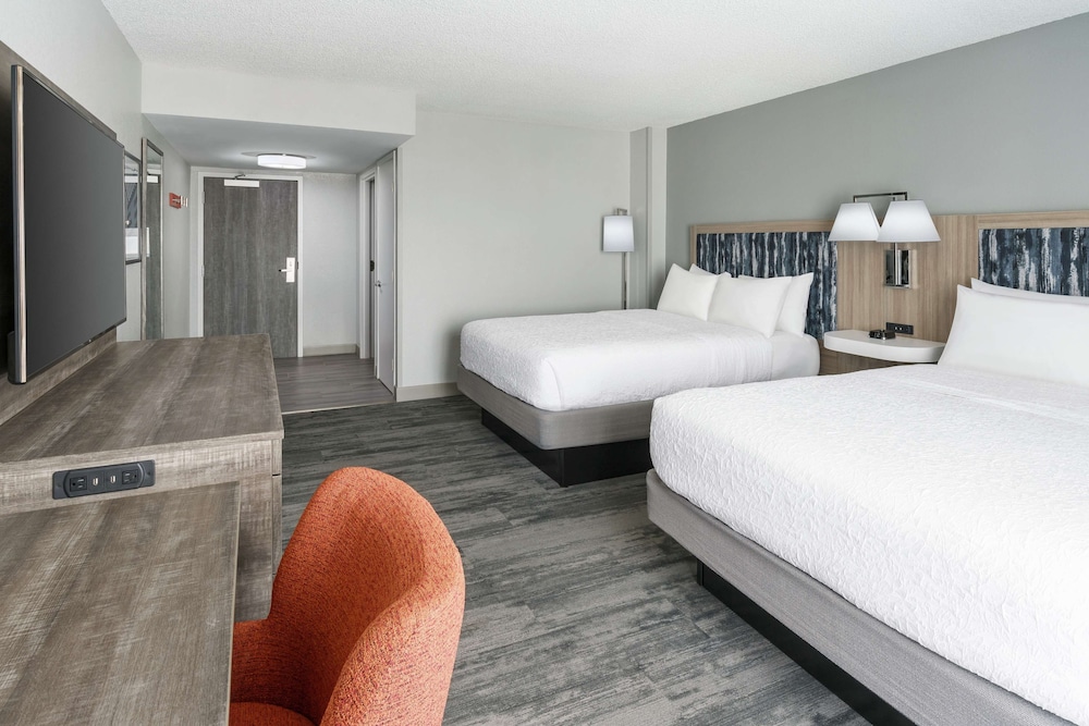 Hampton Inn & Suites Tampa/Ybor City/Downtown — Hotel rooms in Tampa, Florida
