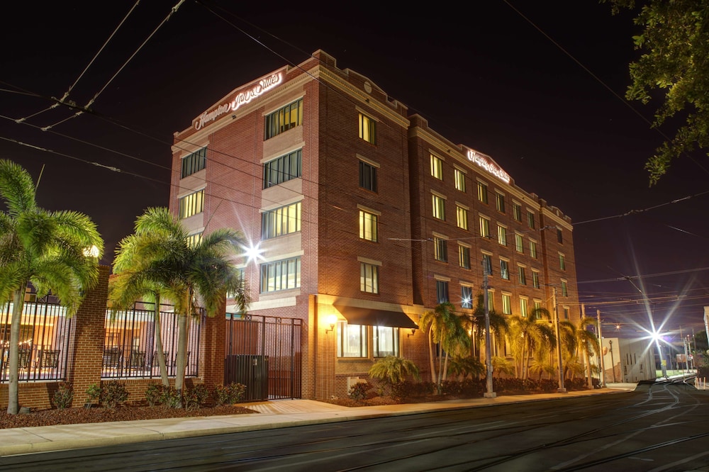 Hampton Inn & Suites Tampa/Ybor City/Downtown — Hotel building in Tampa, Florida