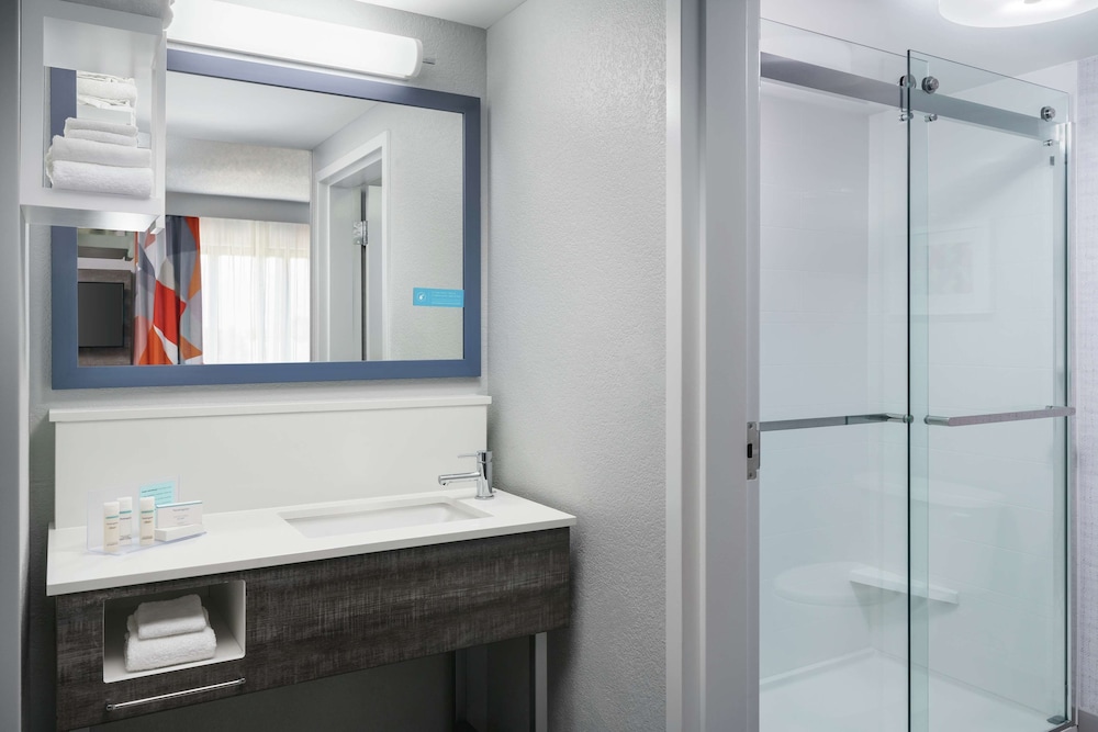 Hampton Inn & Suites Tampa/Ybor City/Downtown — Hotel rooms in Tampa, Florida