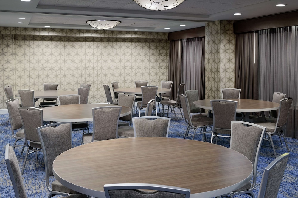 Hampton Inn & Suites Tampa/Ybor City/Downtown — Restaurant & bars in Tampa, Florida