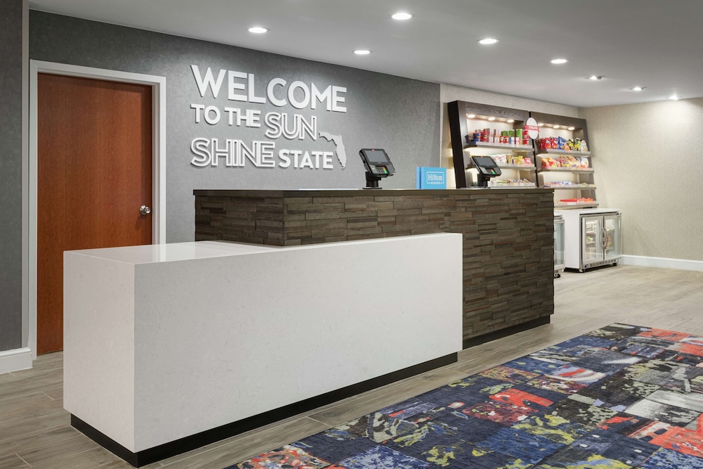 Hampton Inn & Suites Tampa/Ybor City/Downtown — Hotel building in Tampa, Florida
