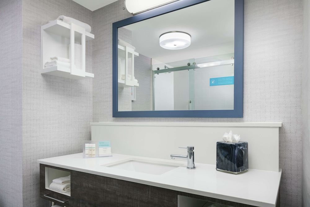 Hampton Inn & Suites Tampa/Ybor City/Downtown — Hotel rooms in Tampa, Florida