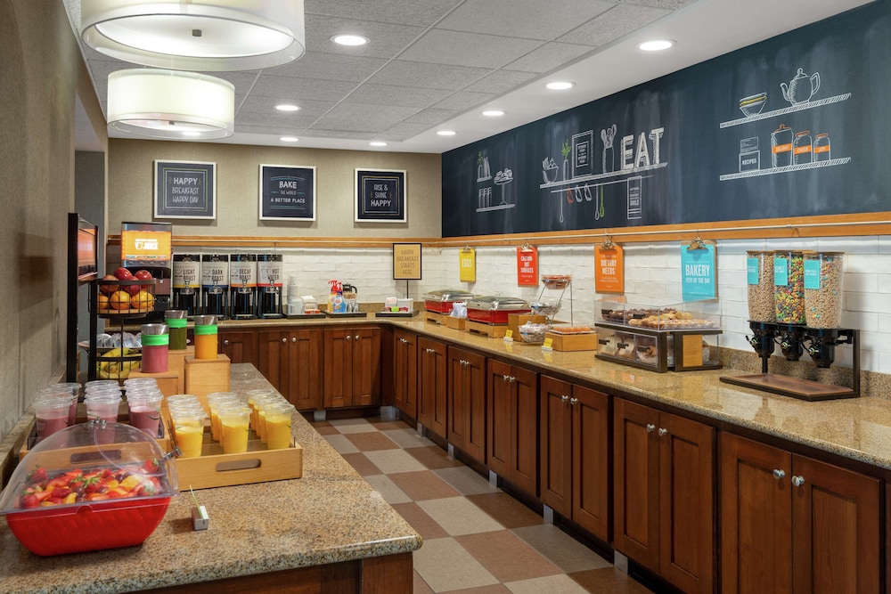 Hampton Inn & Suites Tampa/Ybor City/Downtown — Restaurant & bars in Tampa, Florida