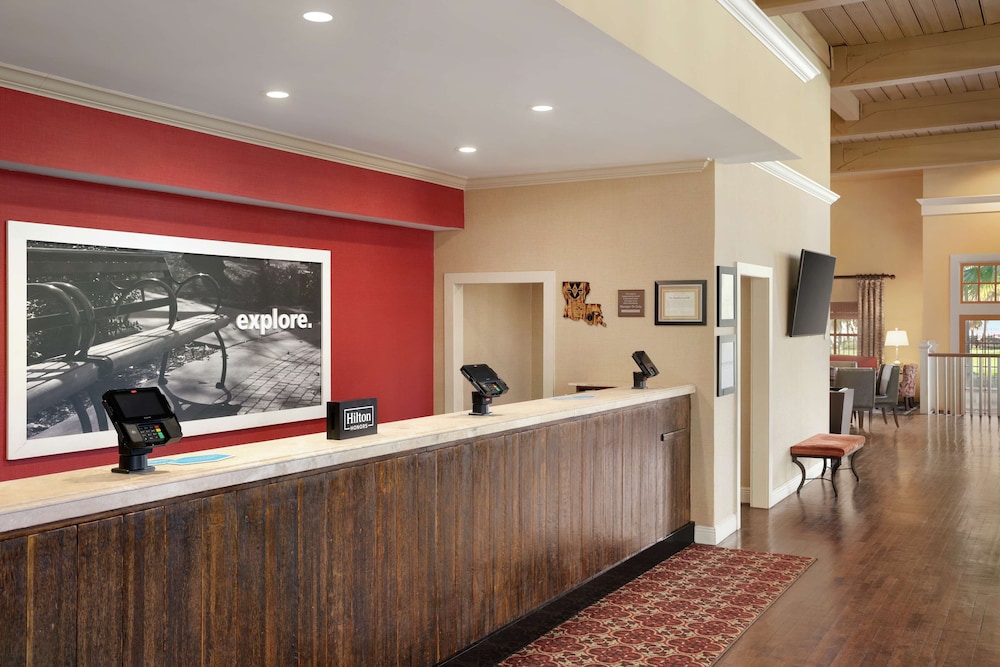 Hampton Inn & Suites New Orleans Convention Center — Hotel building in New Orleans, Louisiana