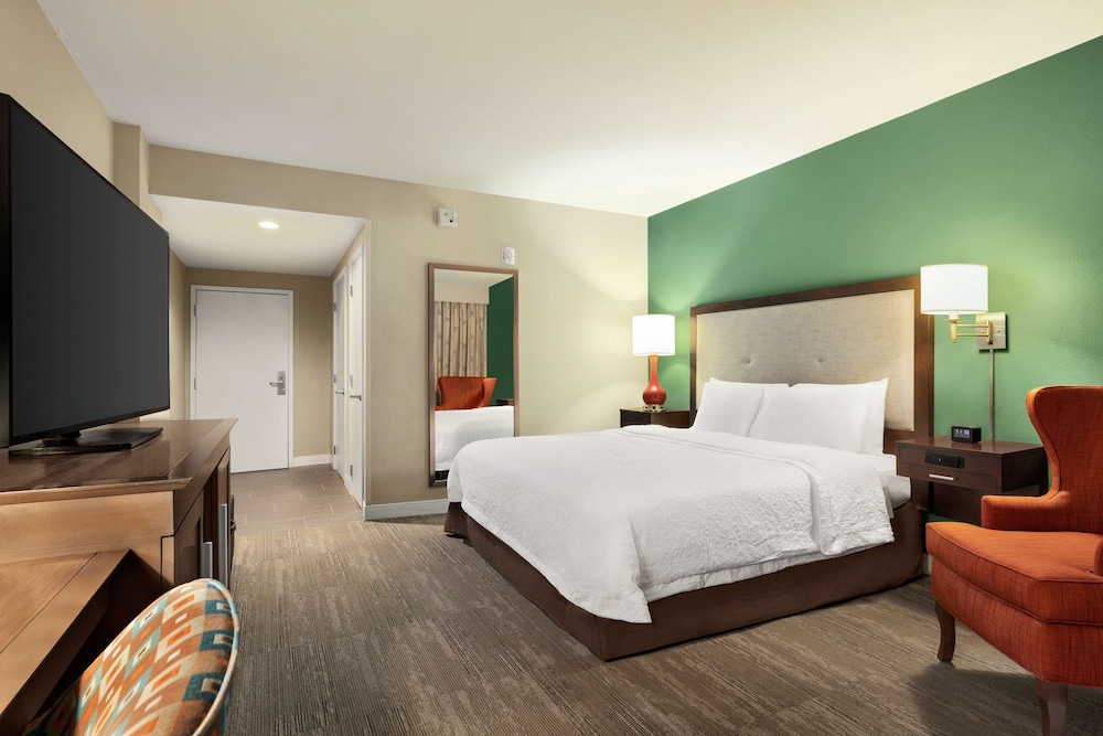 Hampton Inn & Suites New Orleans Convention Center — Hotel rooms in New Orleans, Louisiana