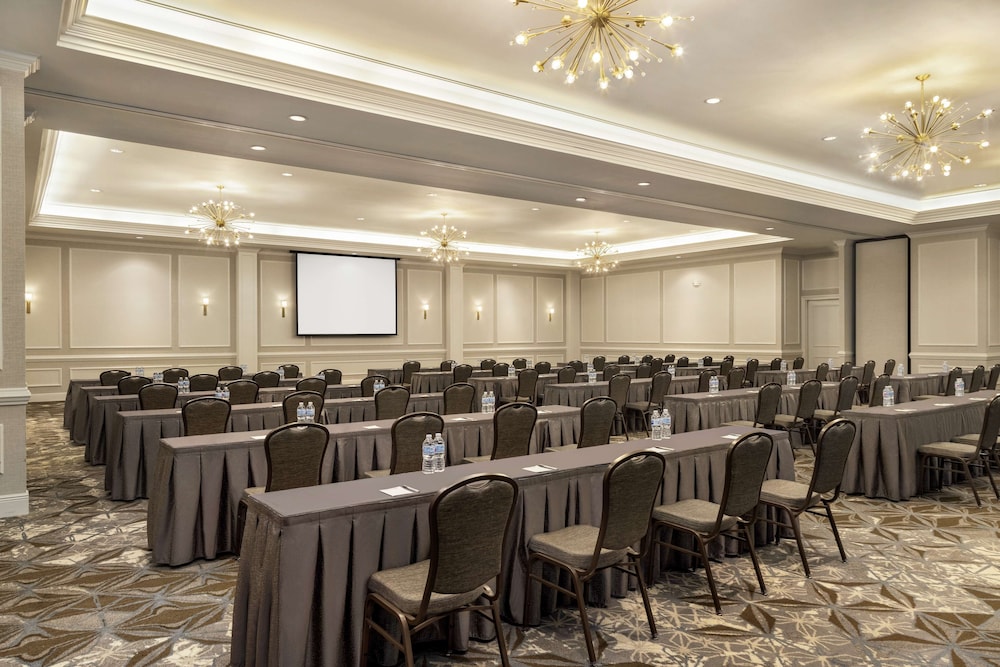 Hampton Inn & Suites New Orleans Convention Center — Hotel building in New Orleans, Louisiana