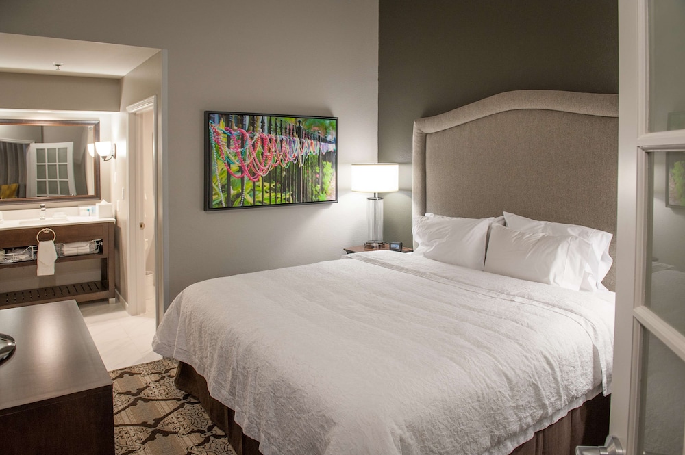 Hampton Inn & Suites New Orleans Convention Center — Hotel rooms in New Orleans, Louisiana