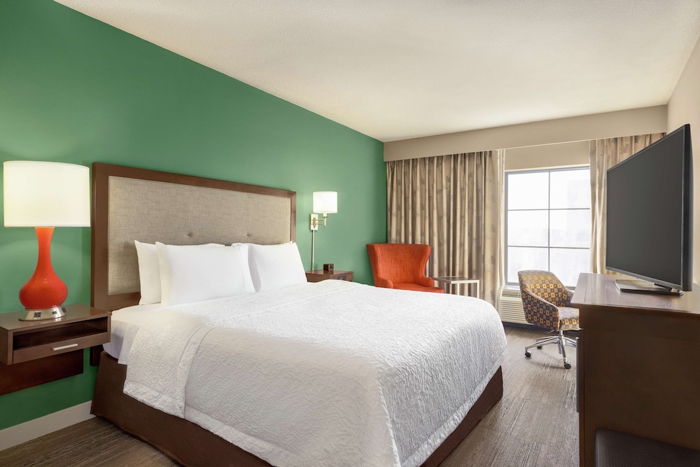 Hampton Inn & Suites New Orleans Convention Center — Hotel rooms in New Orleans, Louisiana